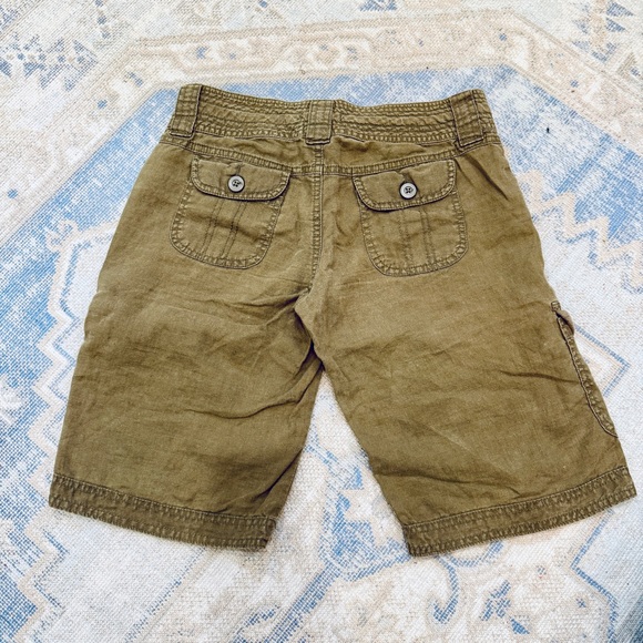 Old Navy low rise Women’s cargo shorts - Picture 2 of 2